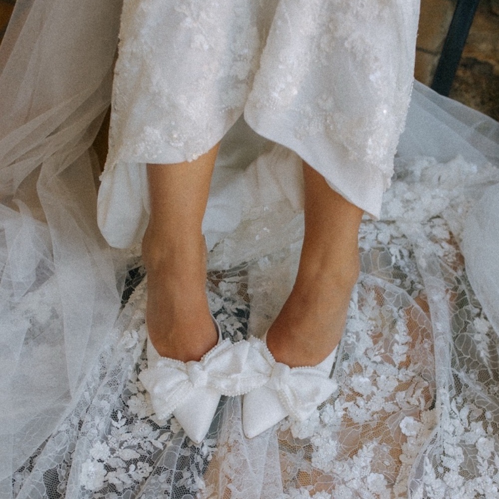 Dolce Vita White Heels with Bow Accent